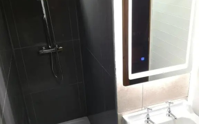 Otter 4 Hot Tub - HuntersMoon-Warminster-Bath-Salisbury