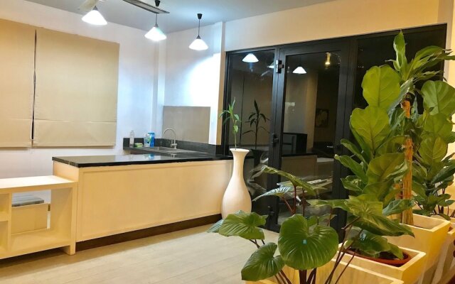 Отель Hiranyika Cafe and Bed Самуи интерьер отеля
