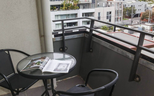 Beautiful 2BR APT With Balcony, Pool and Gym