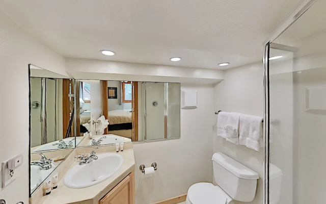 4020skiv 2 Bedroom Condo