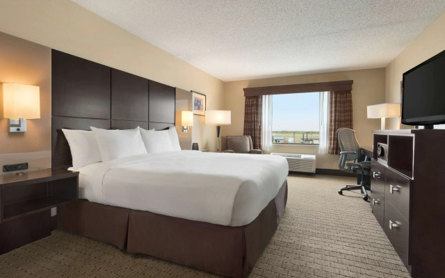 DoubleTree by Hilton Hotel Wichita Airport