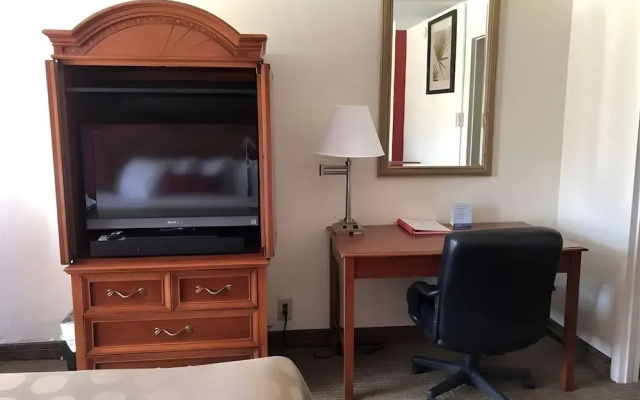 Iberia House & Suites