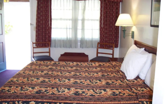 Shore Hills Motel