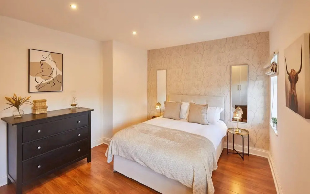 Host & Stay | Newsam Crescent