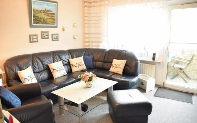 2-Zimmer-Appartement im 1. Obergeschoss mit Hallenschwimmbad und Sauna.