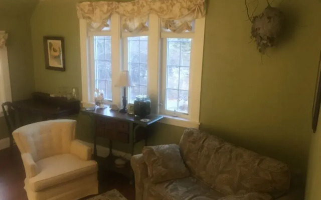 Howarth House Bed And Breakfast