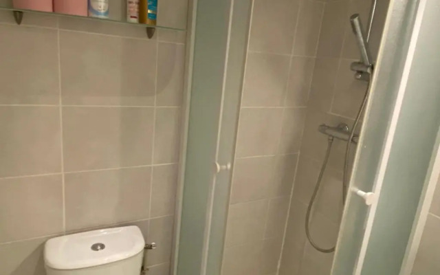 Studio center ville avec ascenseur 3 mins à therme