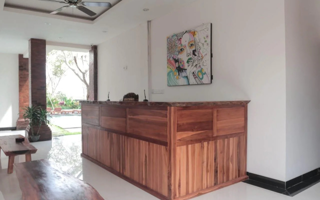 Seno Guesthouse & Cafe