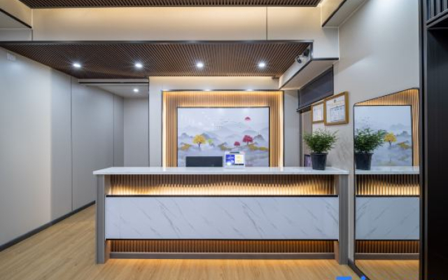 Minghui Hotel (Guilin City Center Liangjiang Sihu Branch)