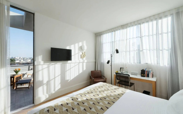 Lily & Bloom Hotel