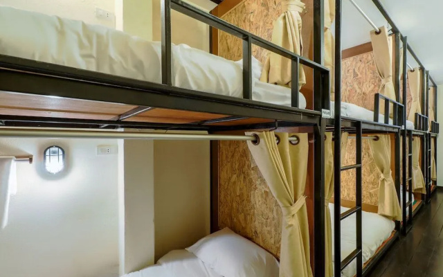Oyo 717 My​ Space​ Hostel