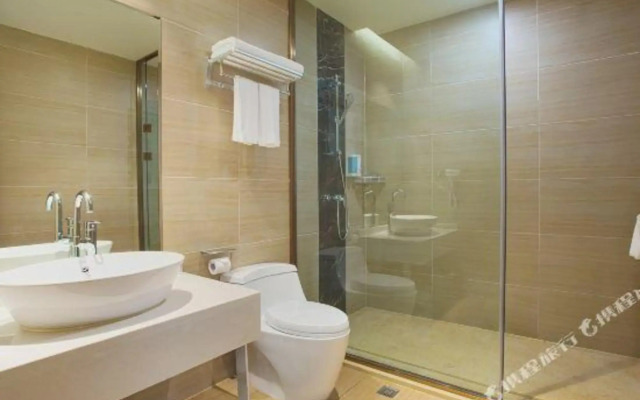 Vienna 3 Best Hotel (Ziyang High-Speed North Station Baotai Subway Station)