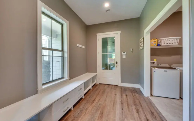 Spacious Lake Charles Craftsman - Pet Friendly!