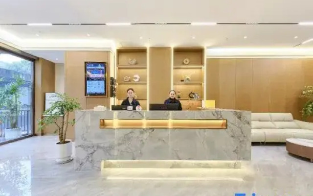 Yiduo Hotel (Dazhou Luofu Plaza Railway Station)