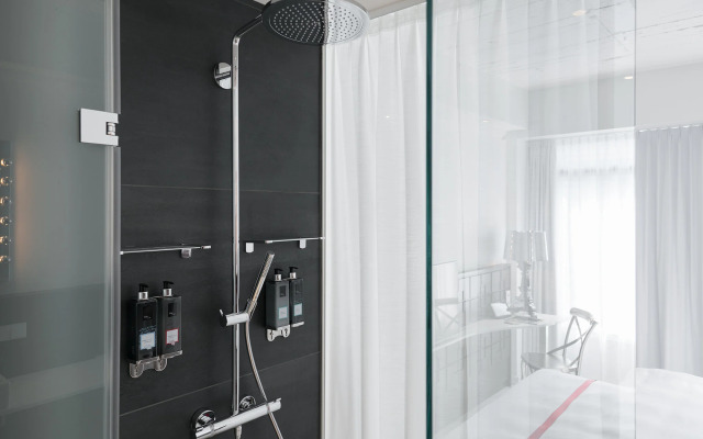 Ruby Zoe Hotel London by IHG