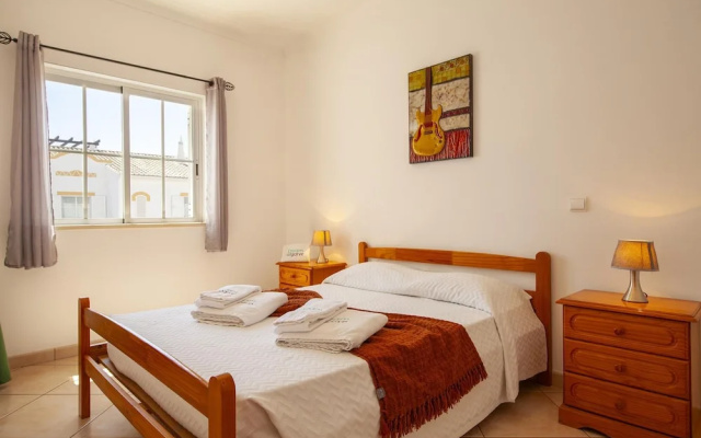 FF 02 - Bedroom 2 in Sea Breeze Guesthouse