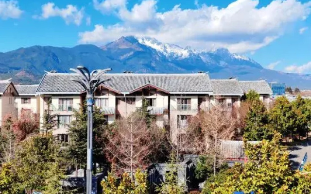 FengZhiFengSu Snow Mountain Scenic Hotel