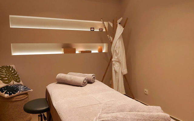 Alexakis Hotel & Spa