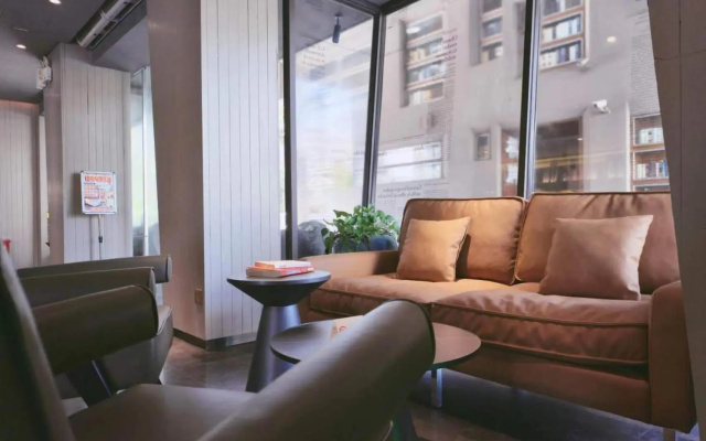 Hansen Books Music Hotel