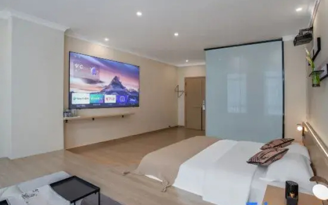 Yikela Yinying Apartment (Xinhui Wanda Plaza)