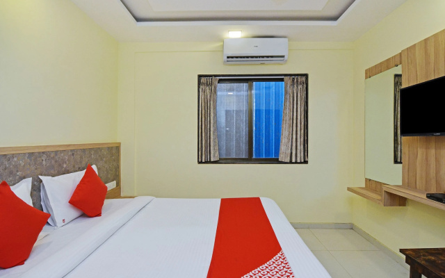 OYO 23365 Hotel Bright Plaza