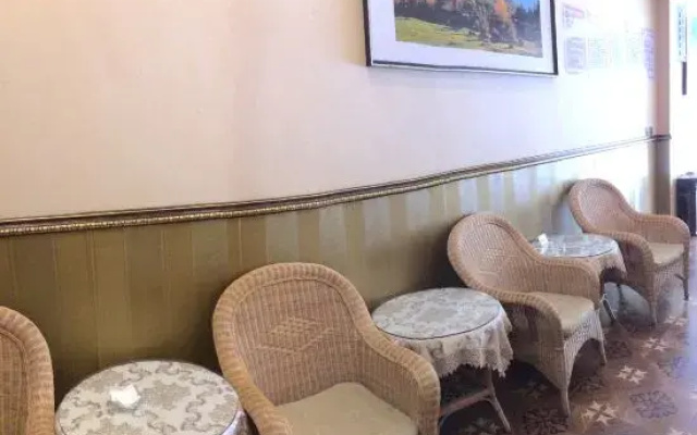 Baoxing Jiayuan Hotel