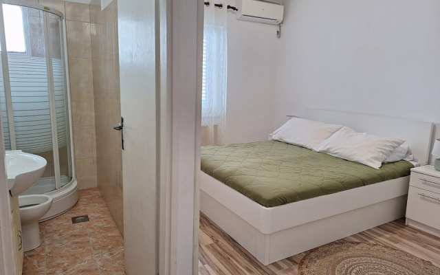 Apartments and Rooms Bepina