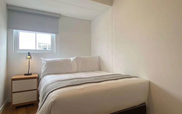 w Stylish 2BR w Balcony View in Miraflores