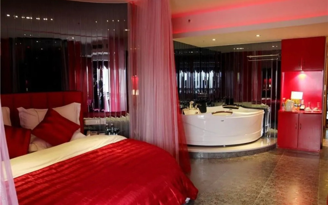 Hawaii Theme Hotel