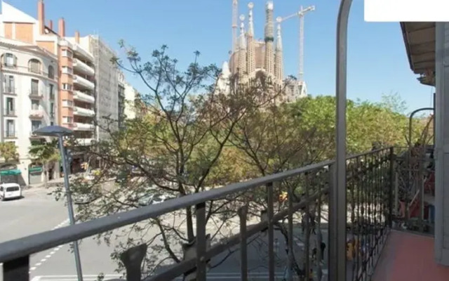 Center of BCN! Sagrada Familia view