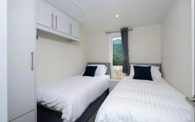 Luxury 6 Bed Lodge with Hot Tub