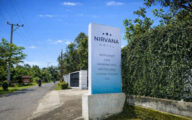Nirvana Hotel Resort Tetebatu