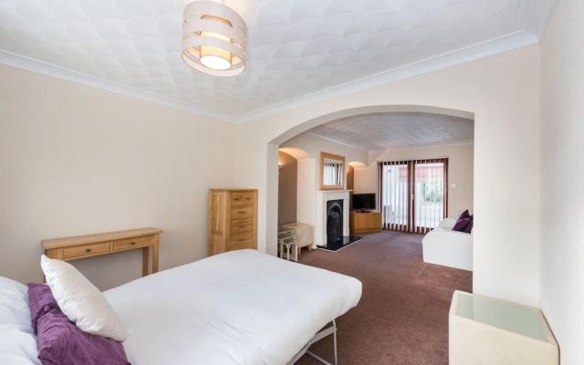 Soyinka Lodge 3-Bedroom House