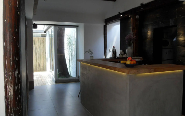 Hutongren Courtyard Hotel