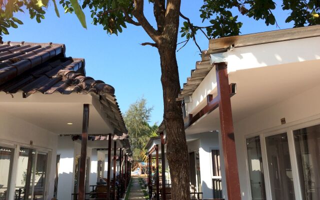 Отель Sea Breeze Resort вид на фасад