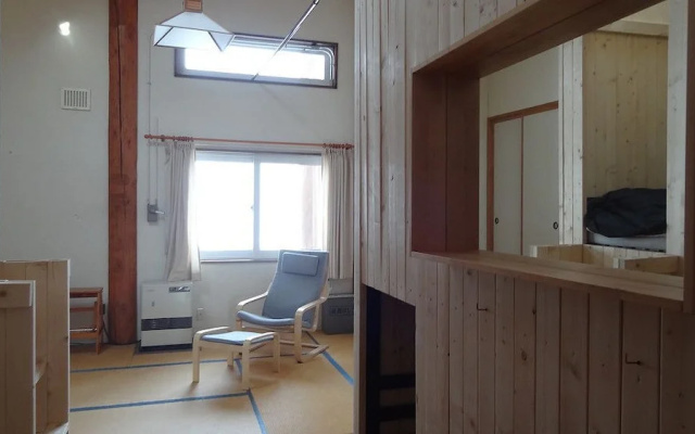 No Track - Hostel