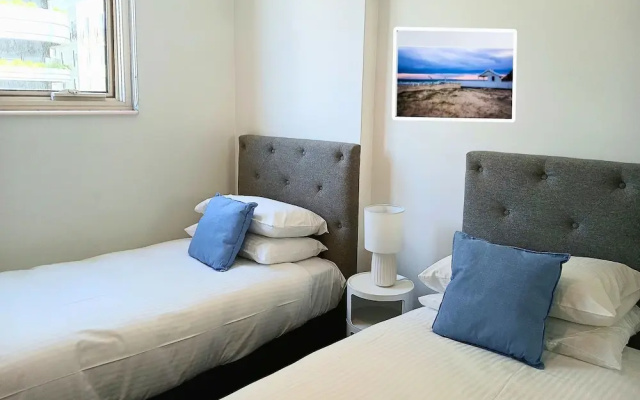 Readyset Apartments at Dockside