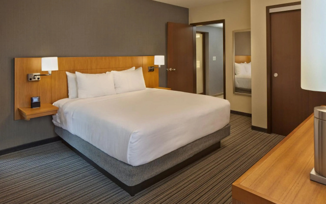 Hyatt Place Chapel Hill / Southern Village