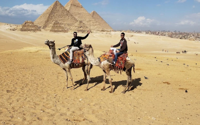 Pyramids Empire Inn