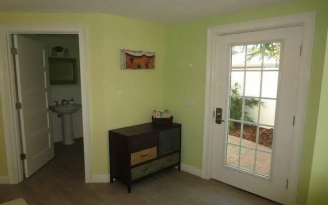 Lizzie Lu's Island Retreat