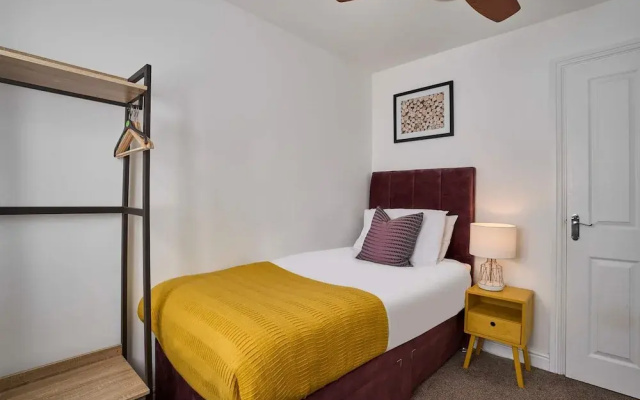 Host Stay Snowdrop Crescent I