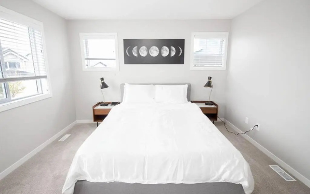 Gorgeous 4 Bedroom Townhouse in South Winnipeg