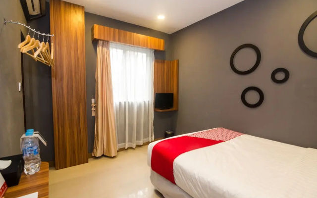 OYO 1327 Avava Inn