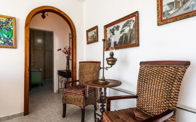 Melisses Sea View House & Studio