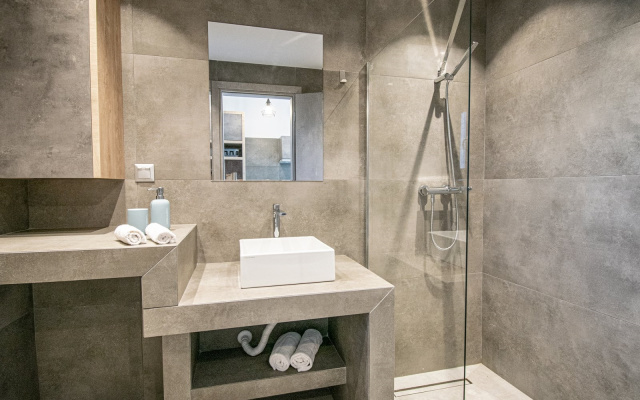 TheaSea Luxury Suites- Studio Suite 1