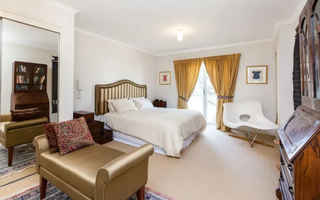 JASMINE, 2BDR Port Melbourne House