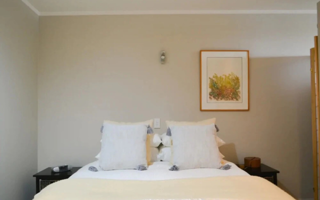 Uptown Top Floor Studio Apartment