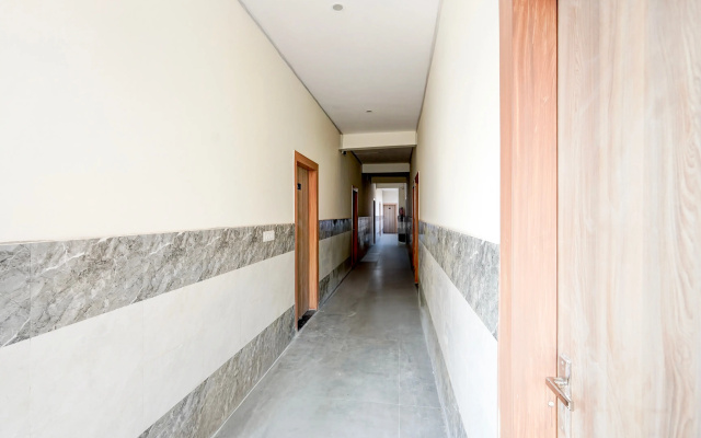 Super Townhouse Sector 18 Udhyog Vihar
