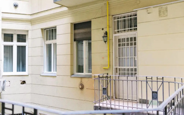 d.Five Golden Hand Luxury Apartment