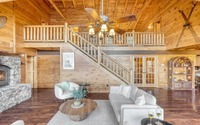 Leyland by Avantstay Cabin Mansion w/ Views